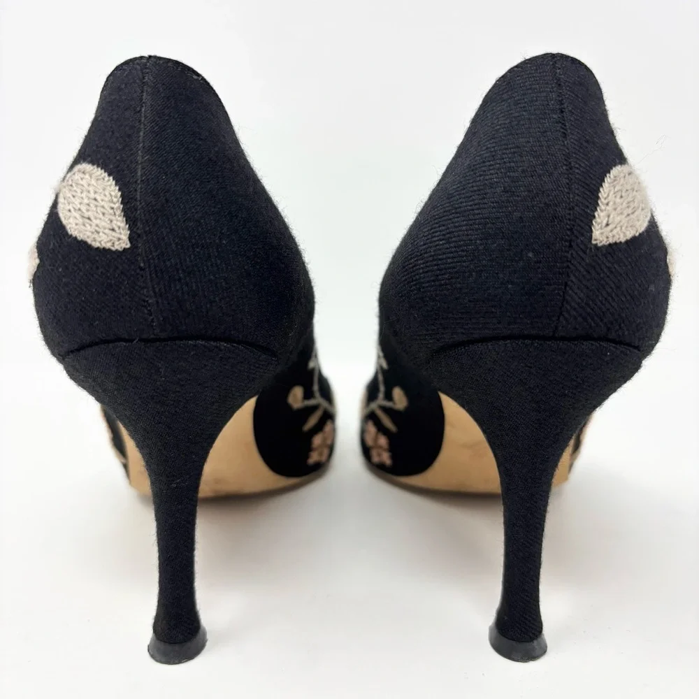Manolo Blahnik Black Floral Embroidered Canvas Kayal Pointed Toe Pumps Size 37.5